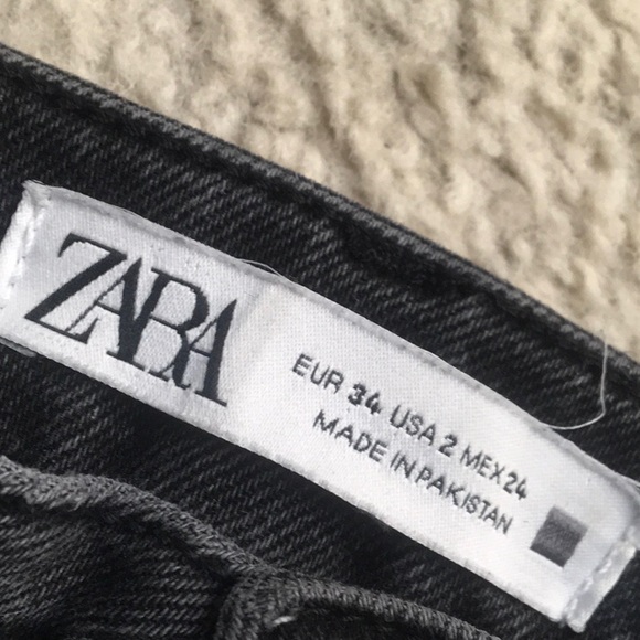 ZARA/BLACK-STONE WASH DISTRESSED WHISKERED FLARED JEANS - Picture 5 of 6